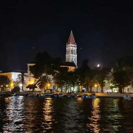 Denis アパート トロギール