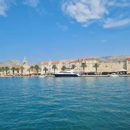 Denis トロギール